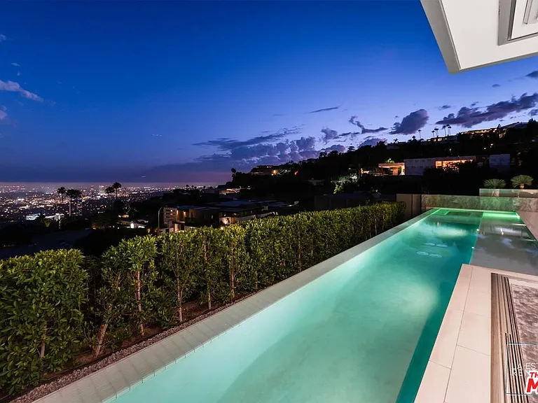 1814 N Doheny Dr — Photo 8