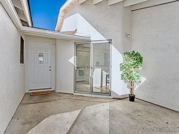 2nd image of 2866 Whitney St