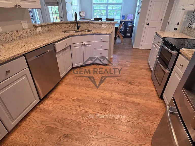 54 Dawson Dr — Photo 36