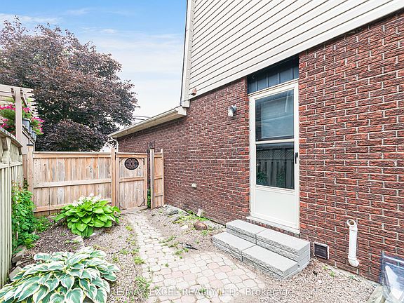 5th image of 218 Angeline St N