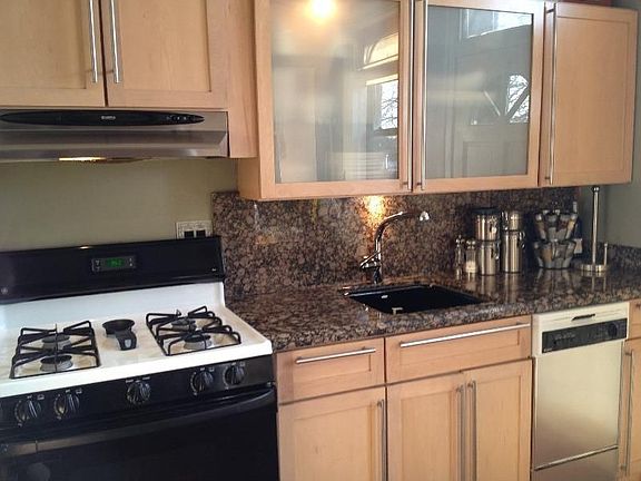 3rd image of 640 W Waveland Ave #D4