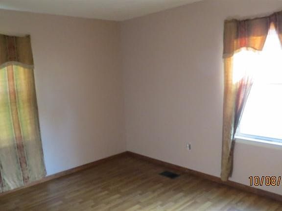 4th image of 963 Dayton Ave