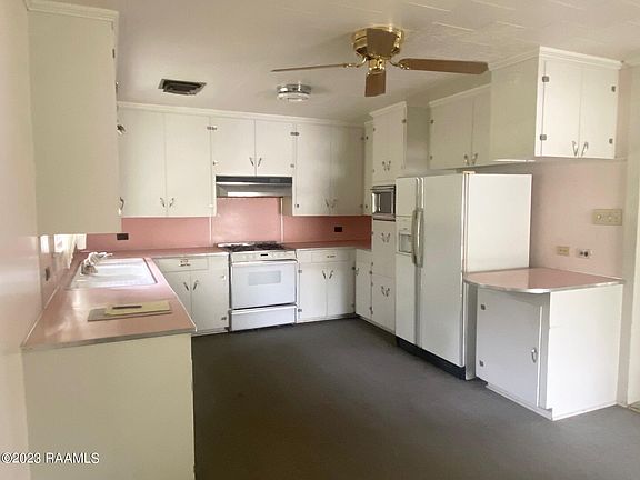 3rd image of 1109 Forest St