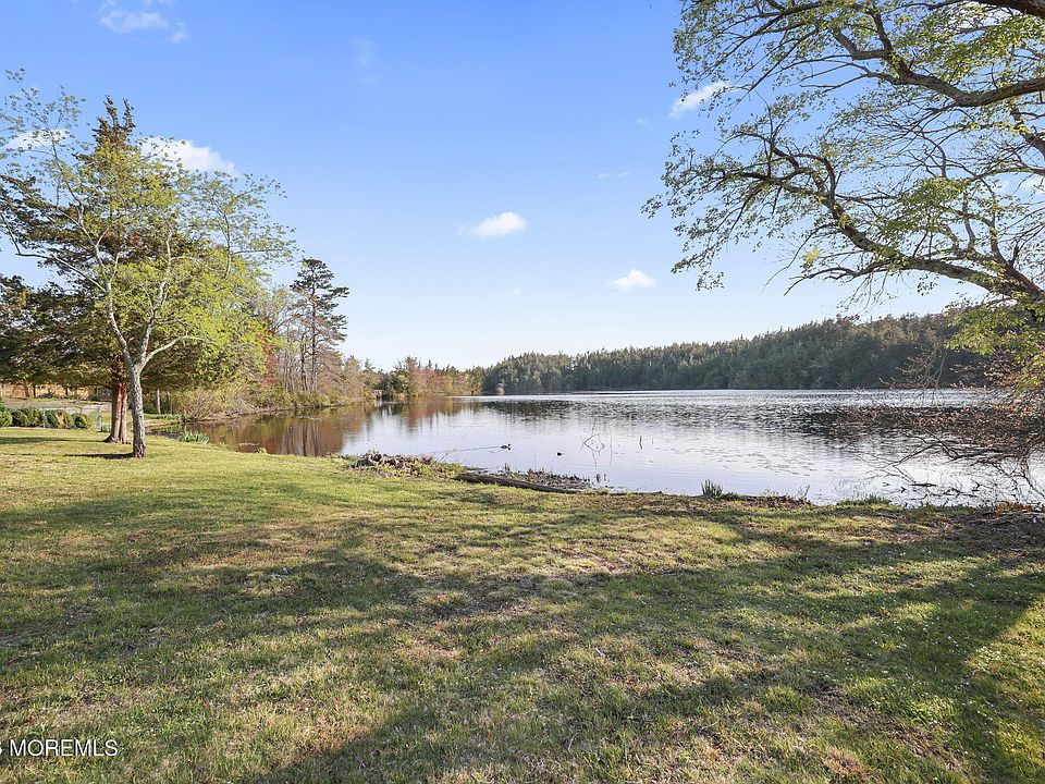 1st image of 208 Lakeview Court