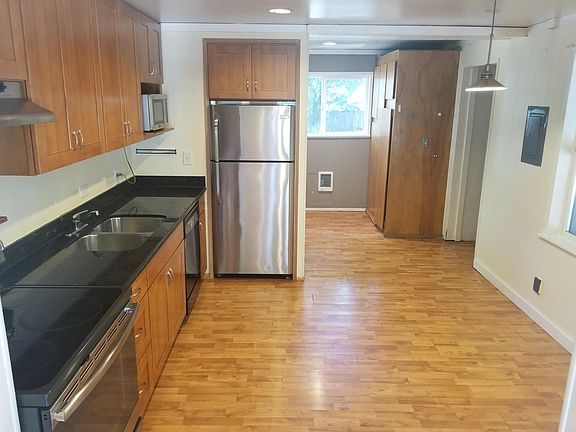 3rd image of 11720 19th Ave NE