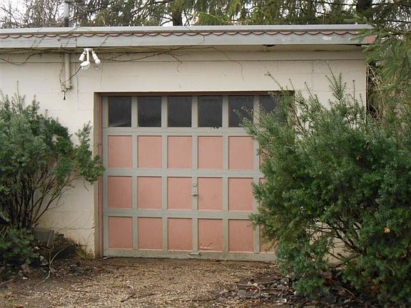 3rd image of 1119 E Main St