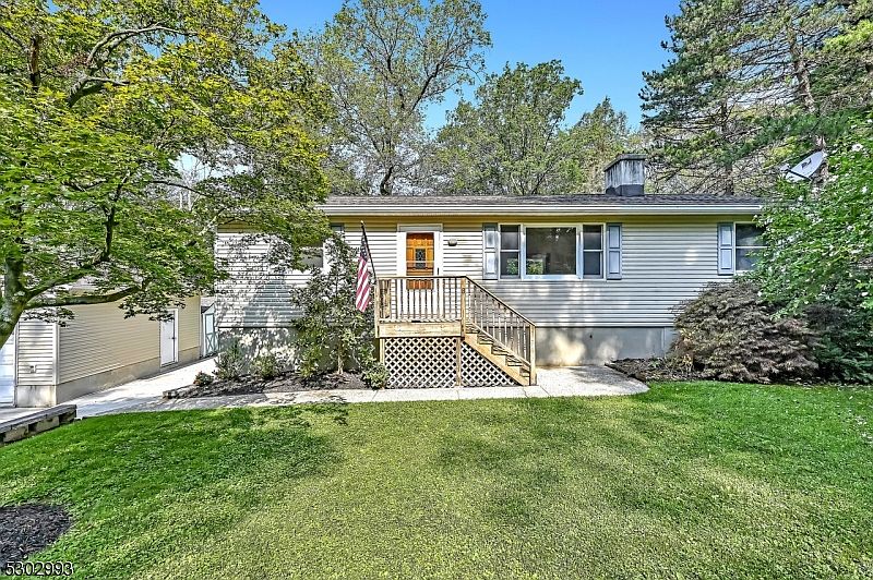1st image of 8 Longview Ln