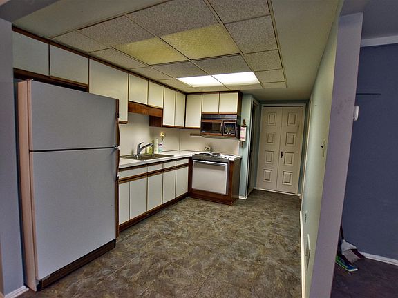 4th image of 29804 City Center Dr