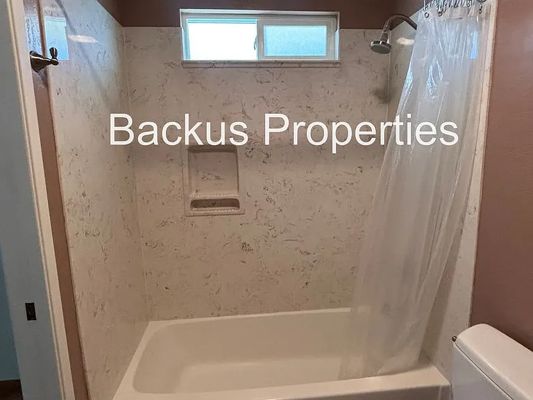 211 Chaucer Dr — Photo 16
