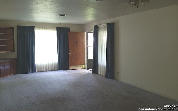 4th image of 318 Calumet Pl