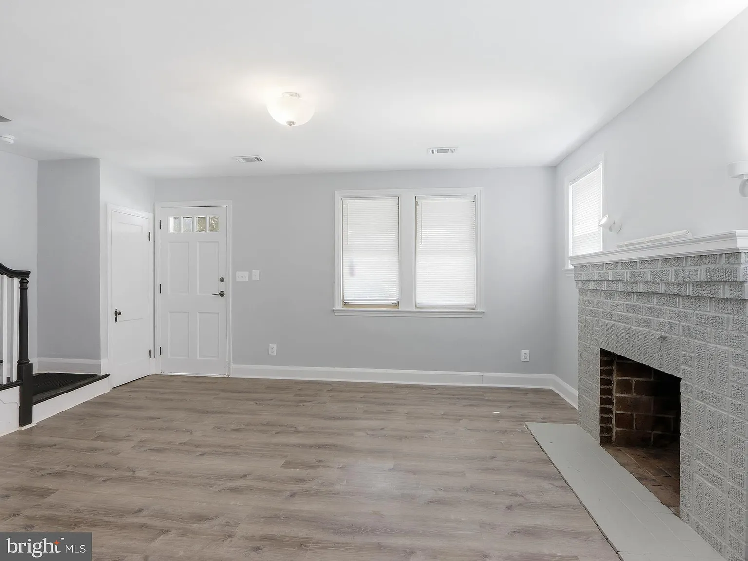 3 bed, 1200 sqft, $1,995 — Photo 1