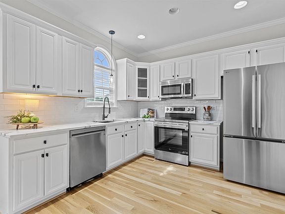 3rd image of 106 Orchard Ln