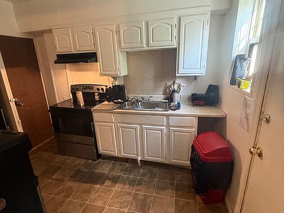 5th image of 1005 McDowell Ave