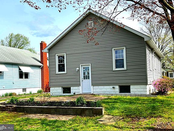 4th image of 19 Beach Ave