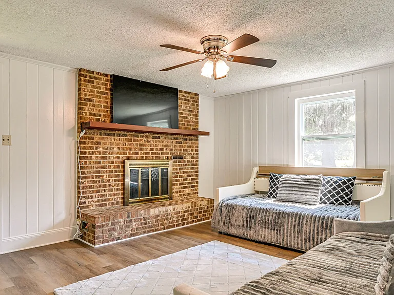 611 Austin Dr — Photo 8