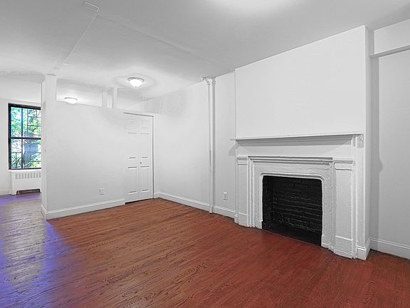 4th image of 20 Cornelia St APT 1
