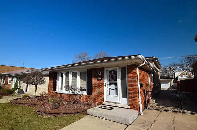 5333 S Rutherford Ave photo 1