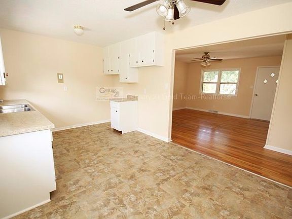4th image of 1038 Cedar St