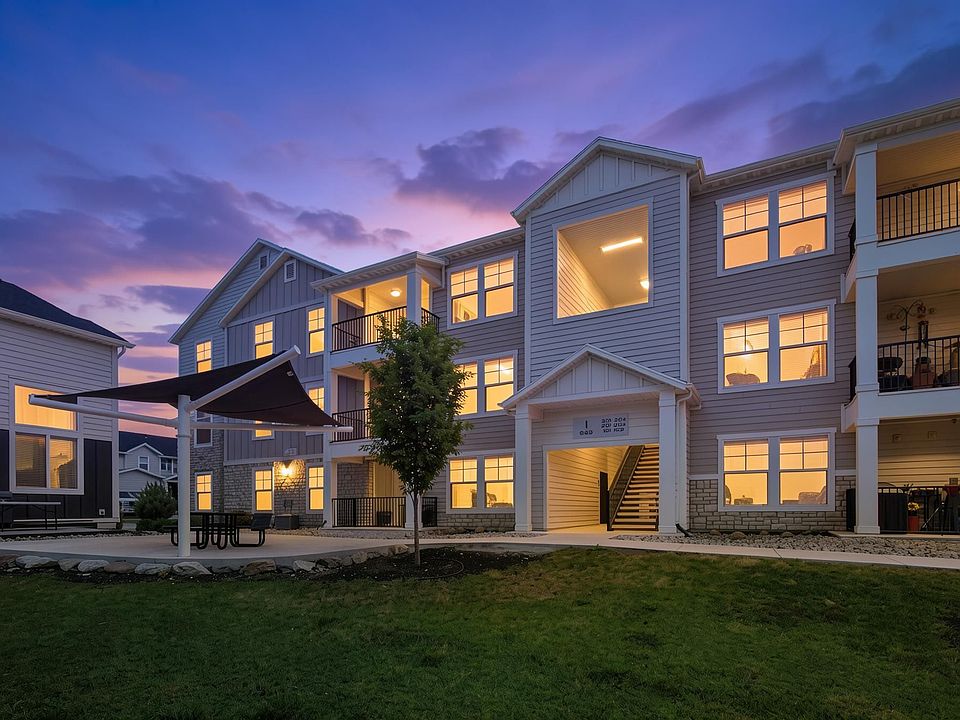 1st image of 949 W Big Ben Ln Unit 201