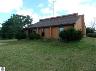 5467 S Crawford Rd, Mt Pleasant, MI 48858