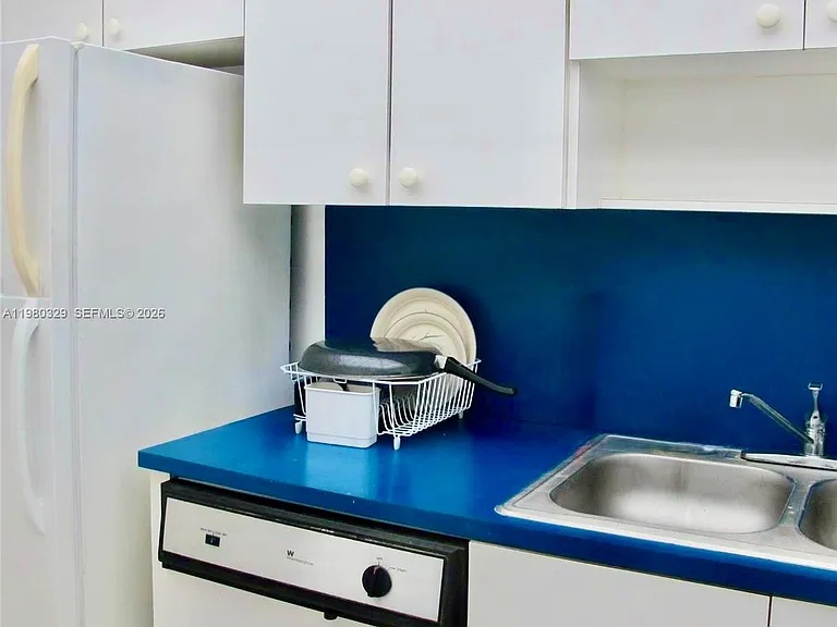 400 Kings Point Dr #812 — Photo 15