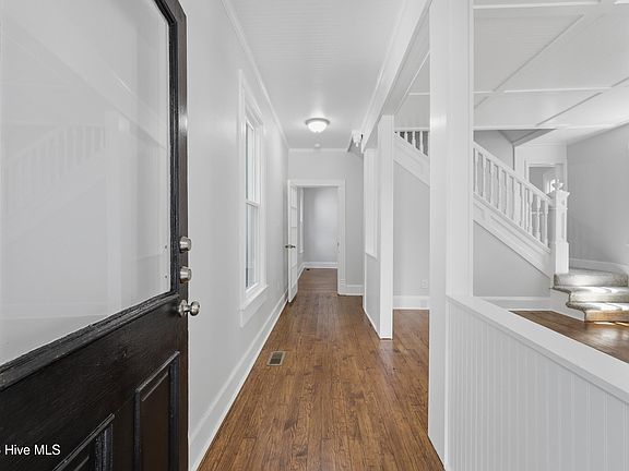 5th image of 612 W Main Street