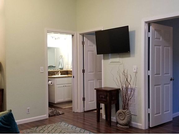 3rd image of 308 Hillcrest Dr