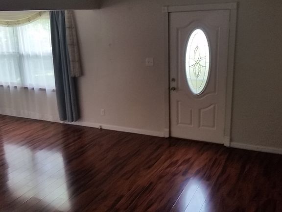 5th image of 2960 Poplar St