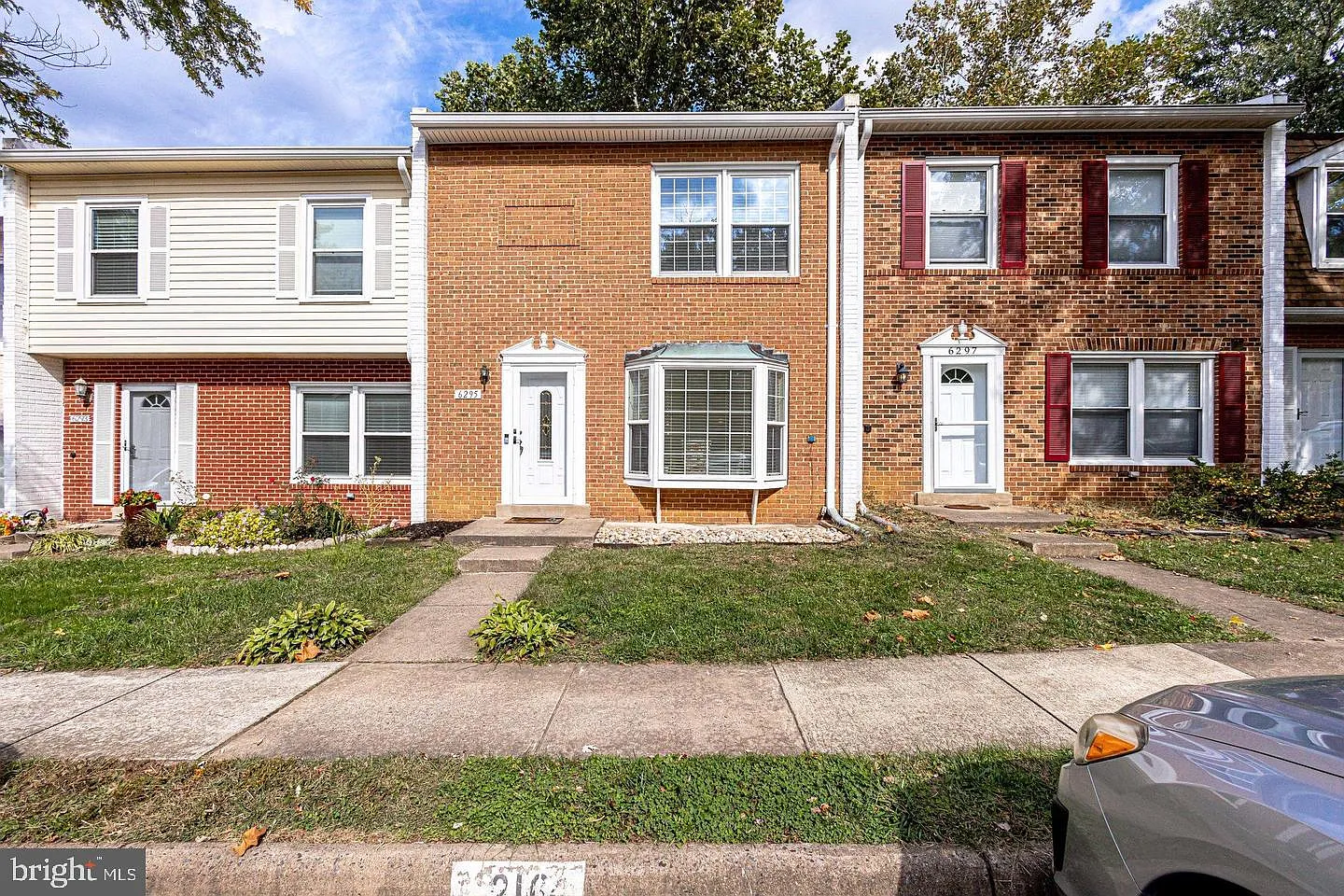 3 bed, 2.5 bath, 1360 sqft, $2,850 — Photo 2