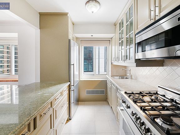 4th image of 420 E 58th St APT 15A