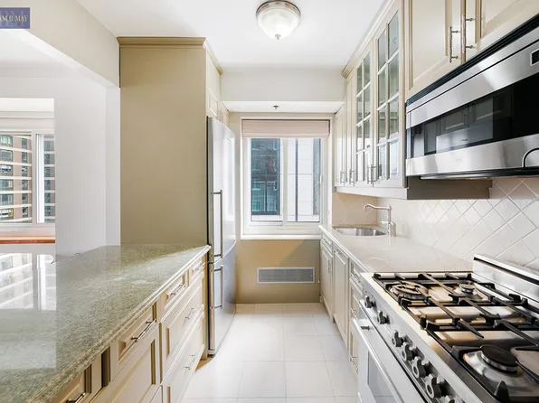 420 East 58th Street image 3 of 8