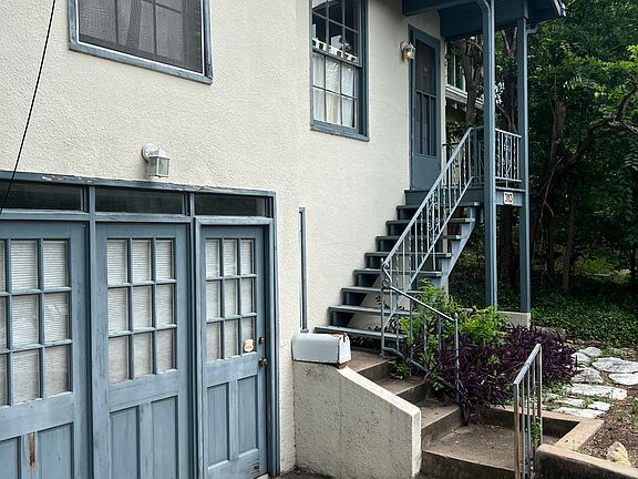 4th image of 3113 Grandview St #A