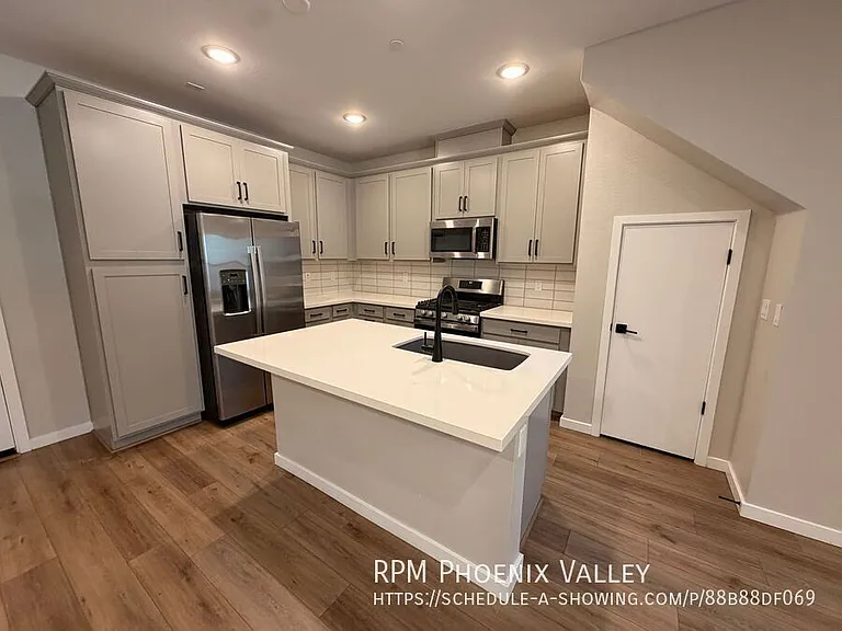 740 E Lark St #102 — Photo 5
