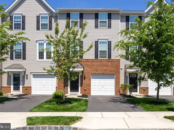 122 Nathan Dr, Riverton, NJ 08077