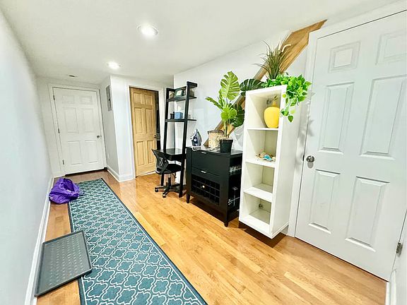 4th image of 25-35 33rd St #1