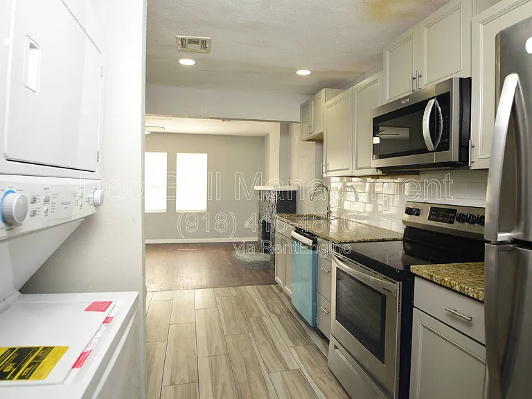 613 E Xyler St — Photo 6