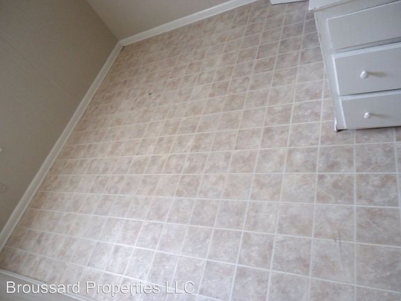 3rd image of 610 Delhomme Ave APT 1C