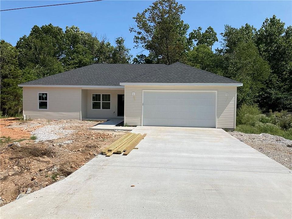 1st image of 12 Boreland Ln