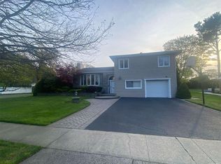 7 Tompkins Ave, Jericho, NY 11753