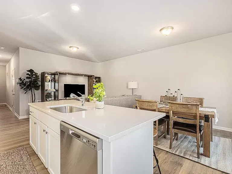 4636 Glen Haven Dr SE — Photo 8