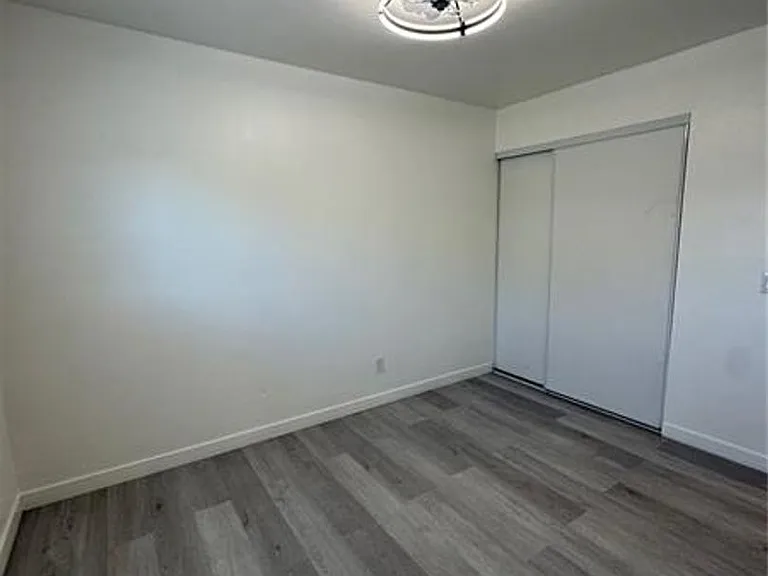 4920 Stanley Ave — Photo 35
