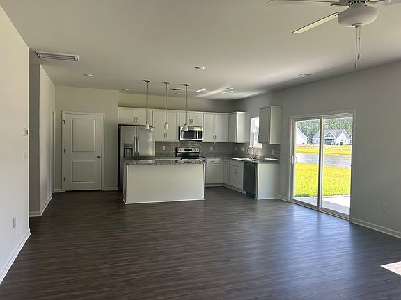 5th image of 628 Parker Ct