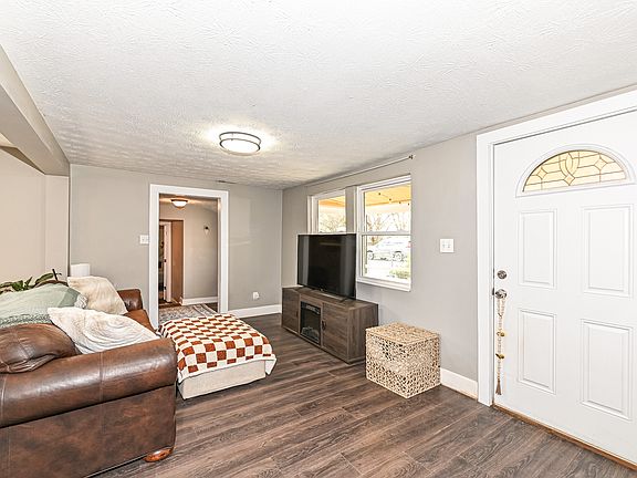 5th image of 7149 N Temple Ave