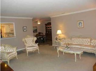 246 Salisbury Sq APT 104, Saint Matthews, KY 40207