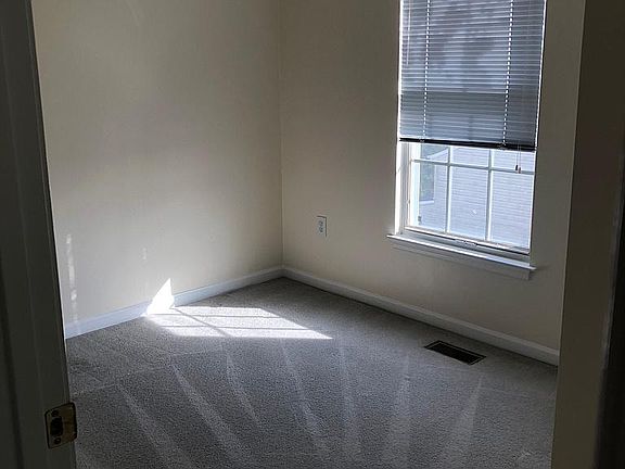 4th image of 947 Gainsborough Ct #947