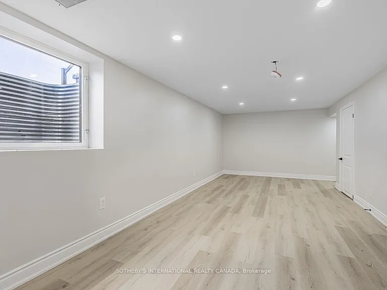 222 Hammersmith Ct #UPPER — Photo 18