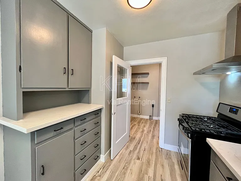 2704 N Hunter St — Photo 9