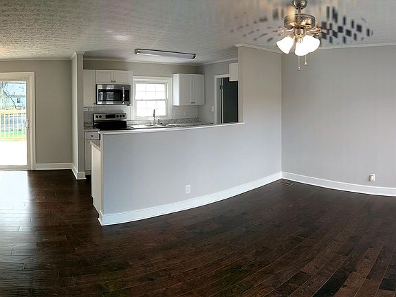 3rd image of 300 Canterbury Dr