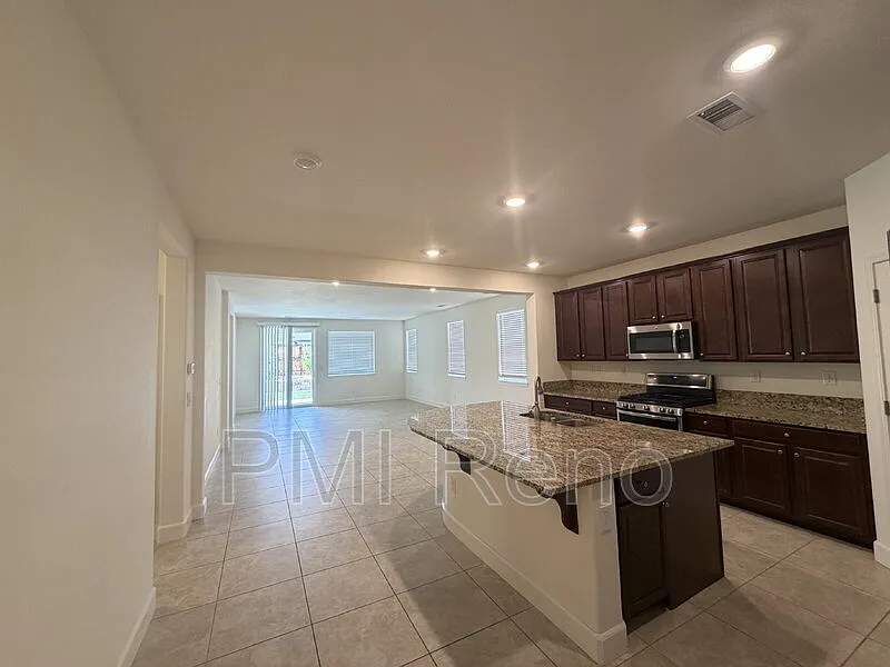 3 bed, 2.0 bath, 1943 sqft, $2,744 — Photo 3