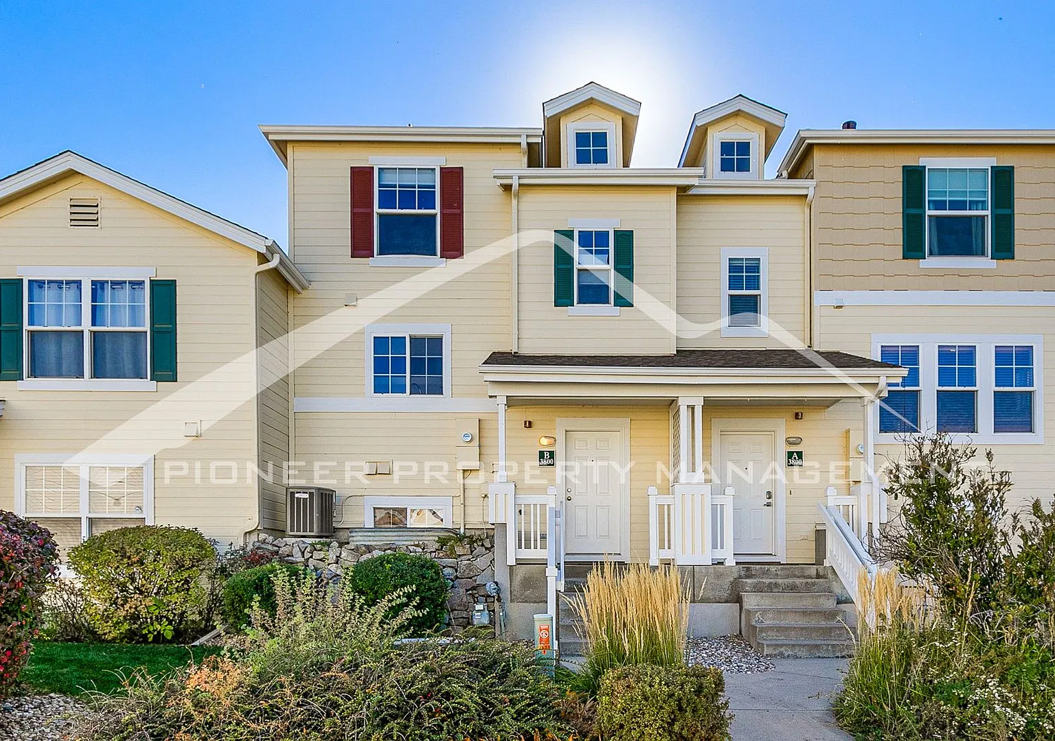 Sunny Boulder Townhome with 2-Car Garage No Snow Shoveling This Winter! — Photo 1